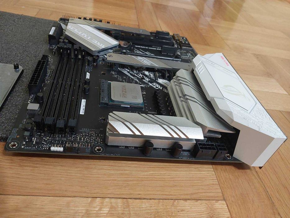AMD Ryzen 7 5800X + Asus Rog StriX B550-A Gaming