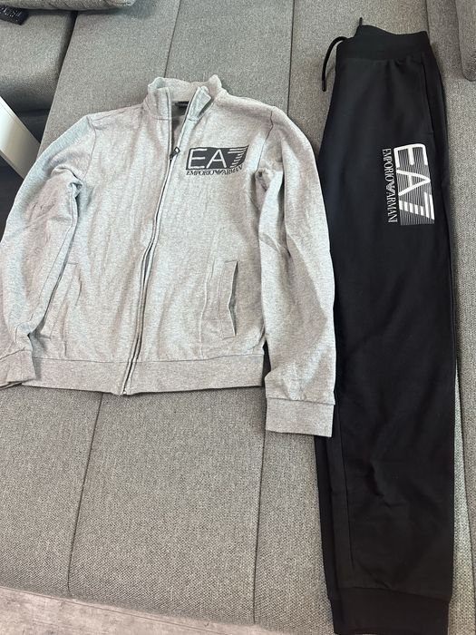 Emporio Armani анцуг размер S