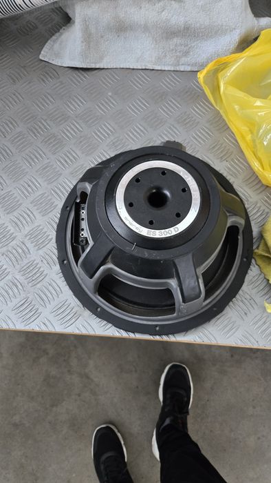 Hertz ES300D Subwoofer Бас