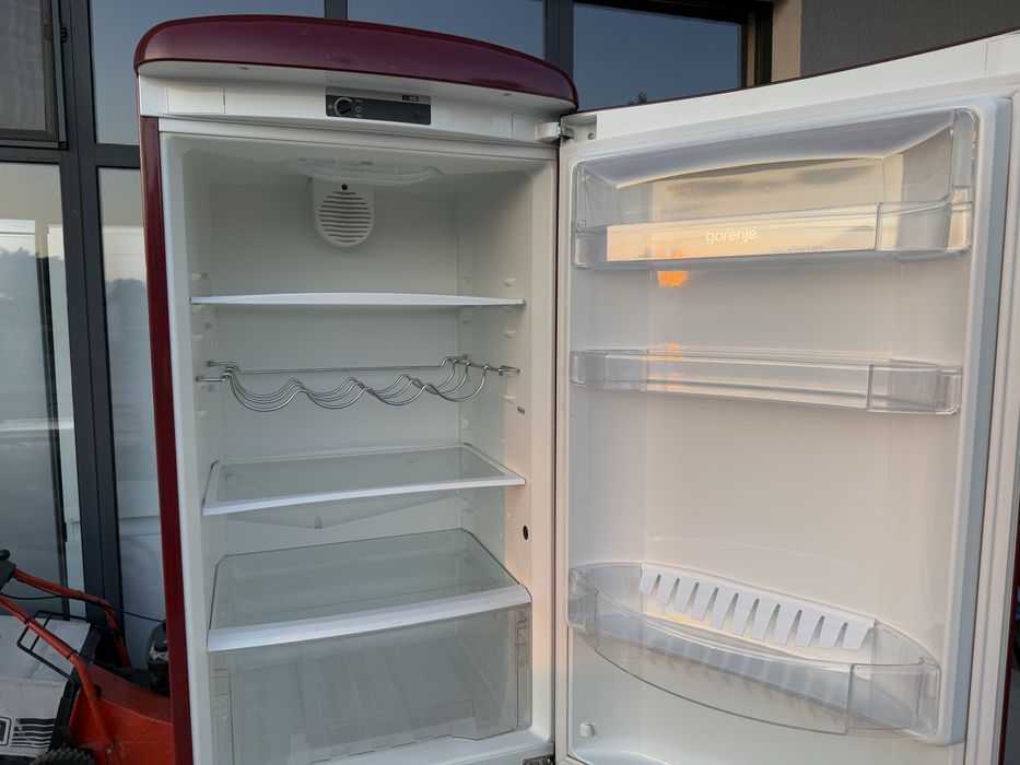 Ретро Червен хладилник с фризер Gorenje 185см