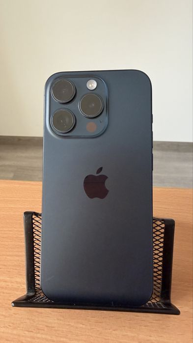 iPhone 15 Pro Albastru, impecabil - pentru piese / recarosare