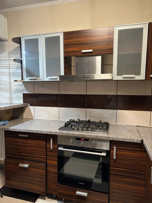 Vand bucatarie cu bar !Urgent