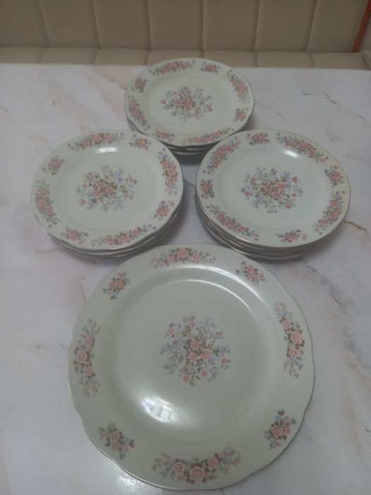 Продам набор тарелок