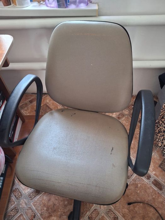 Продам стол и кресло