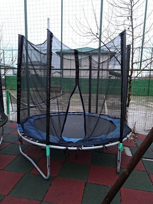 Vând trambulina, în stare buna!