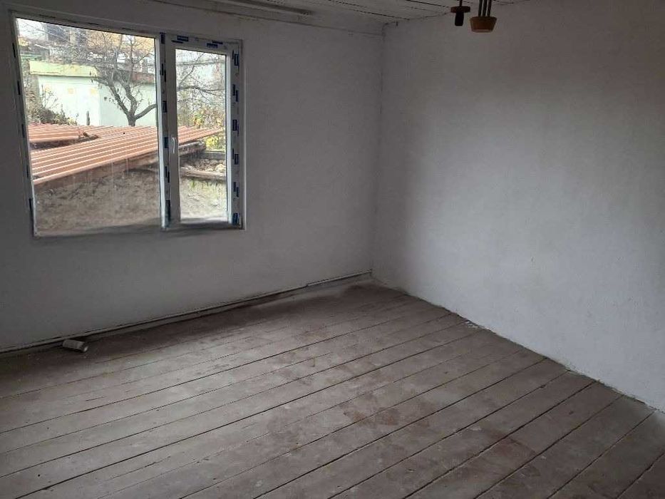 Двуетажна къща в Перущица