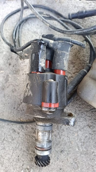 Трамблер и бачок Мерседес 124