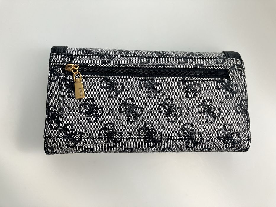 Ново Портмоне Guess