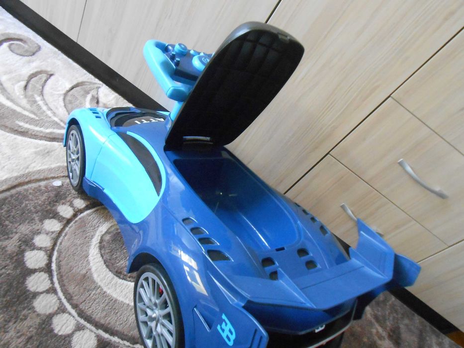 Кола BUGATTI за дете от 1-3 години / чисто нова /