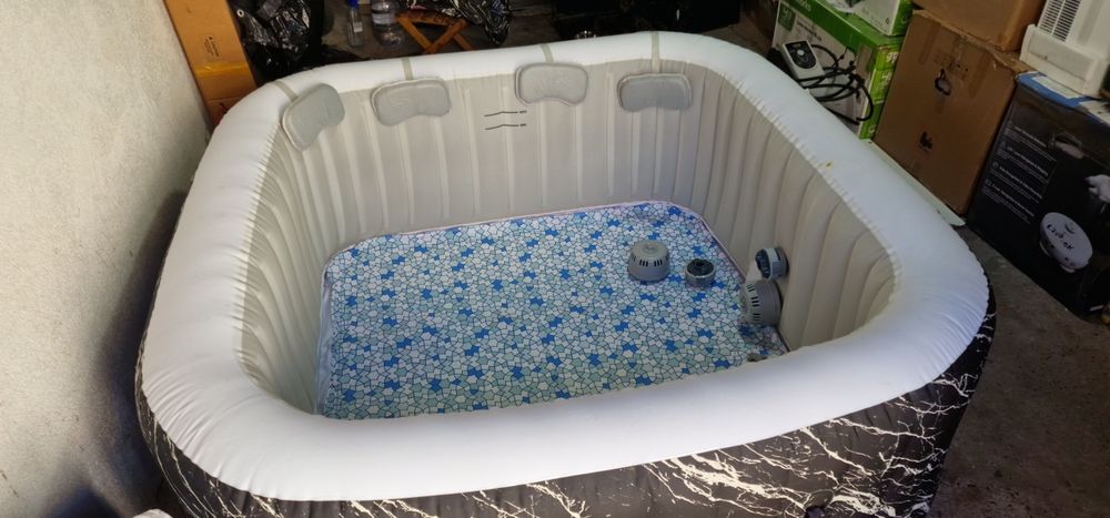 Geacuzi gonflabil.  Piscină