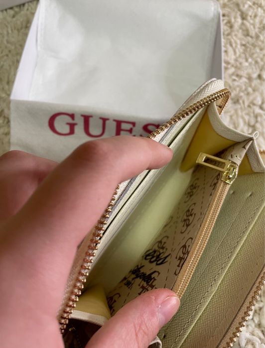 Portofel Guess roz