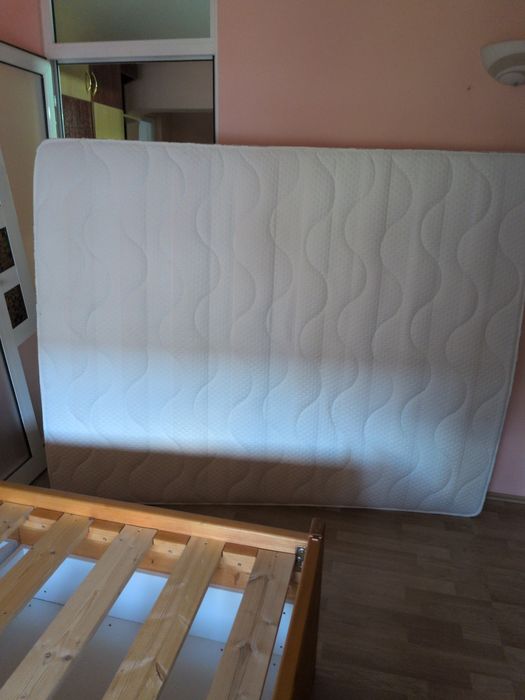 Pat lemn masiv Queen size 160*200 si saltea aproape noua