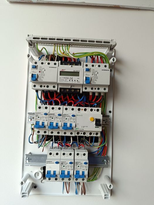 Electrician  autorizat ANRE București sector 1-2-3-4-5-6,execut instal