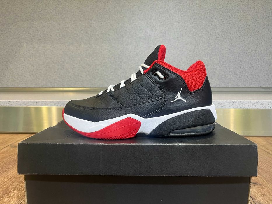 ОРИГИНАЛНИ *** Nike Air Jordan Max Aura 3 / "0 Bred " Black Red