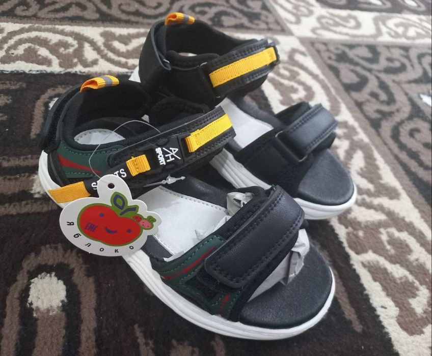 Продаются новые сандалии 28 размера на мальчика фирмы Яблоко!