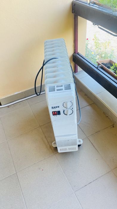 Vand 2 calorifere electrice germane