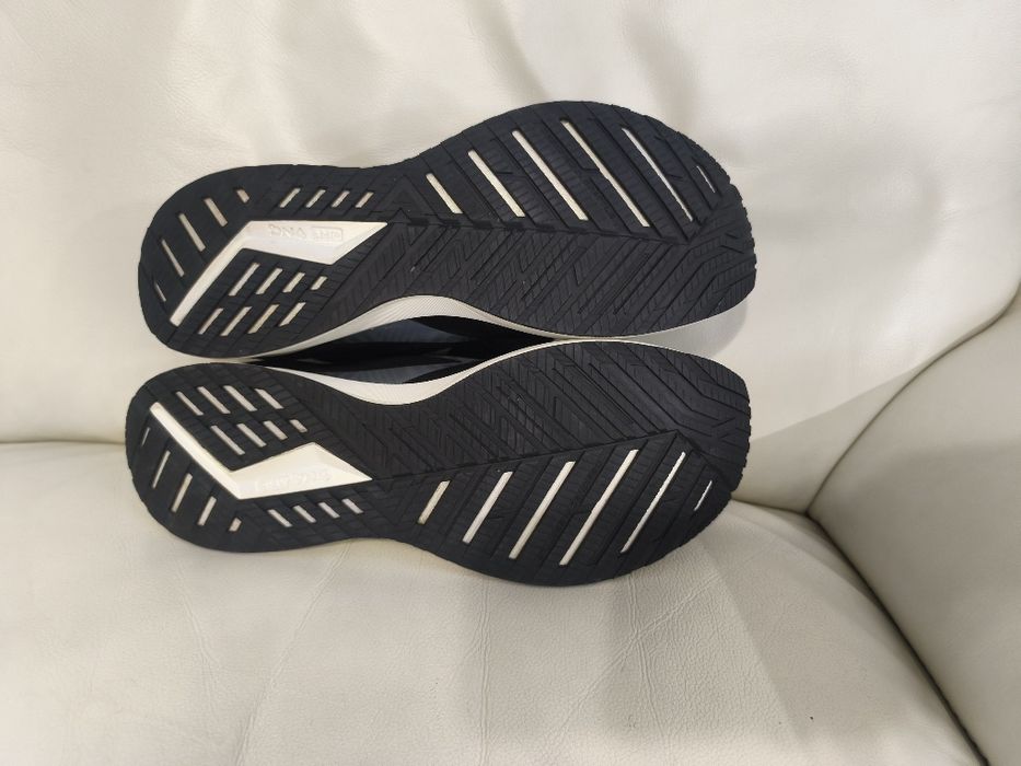 Adidas Nr 47 ½ Brooks Levitate 4 Asics Nike