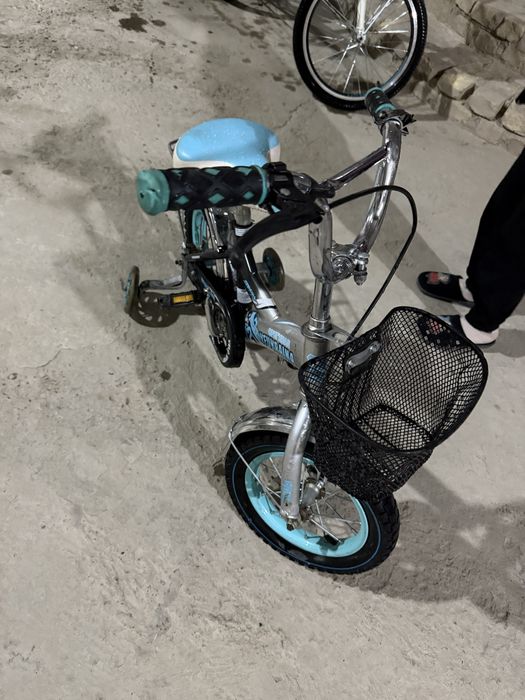 Bolalar velosipedi sotiladi
