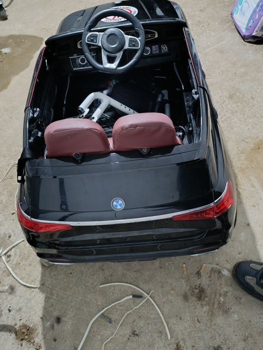 Продам машину детскую