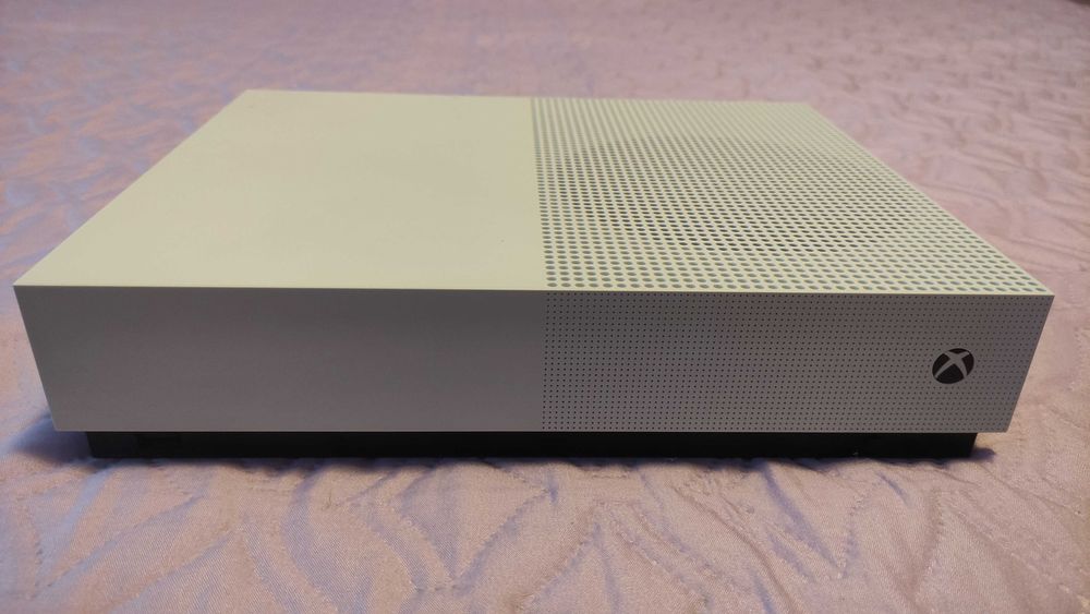 XBOX ONE S като нов