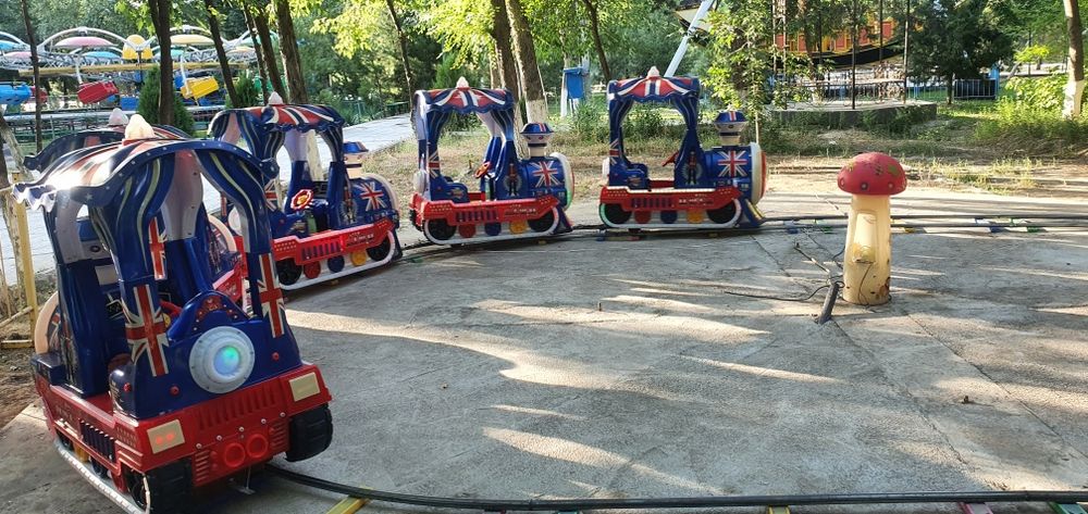 Bolalar poyizchasi sotiladi xolati zor yangidek kop ishlamagan