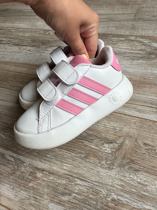 Adidas р-р 25 / 20 €