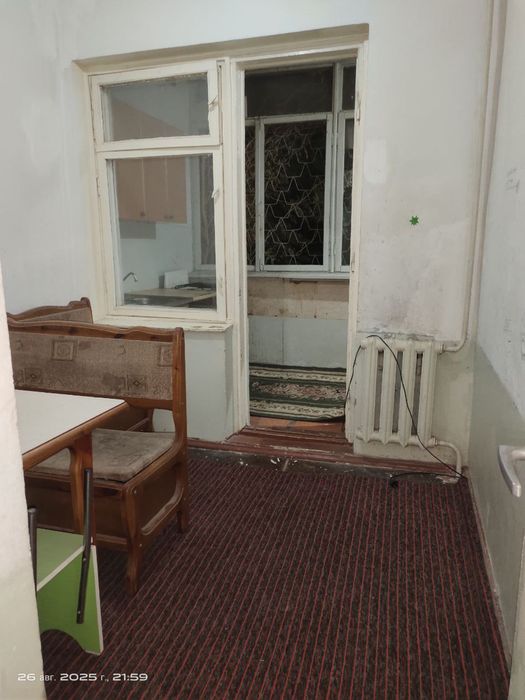 Продаётся 2-комнатная квартира срочна. 1-этаж