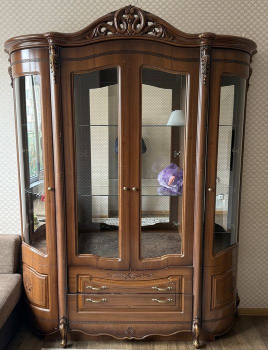 Продаю шкаф-горку