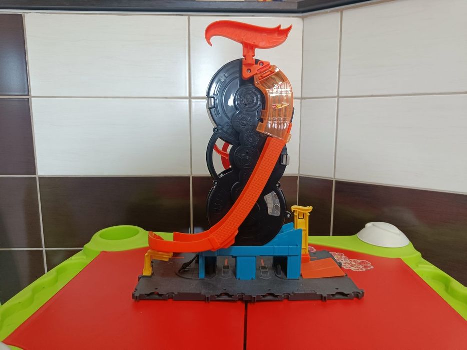 Hot wheels city explorer