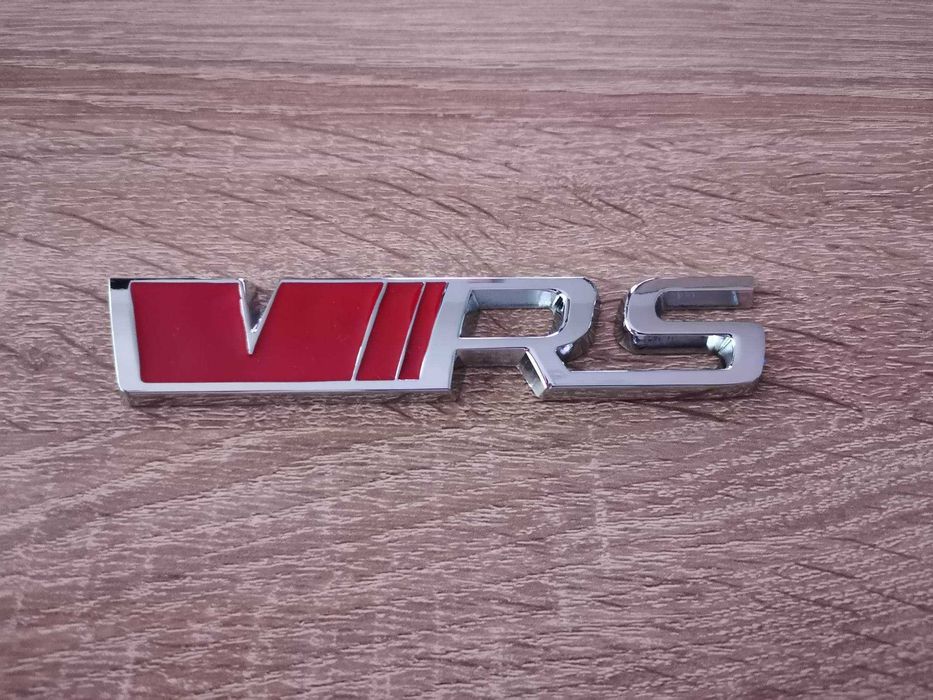 Skoda VRS червено със сребристо емблема