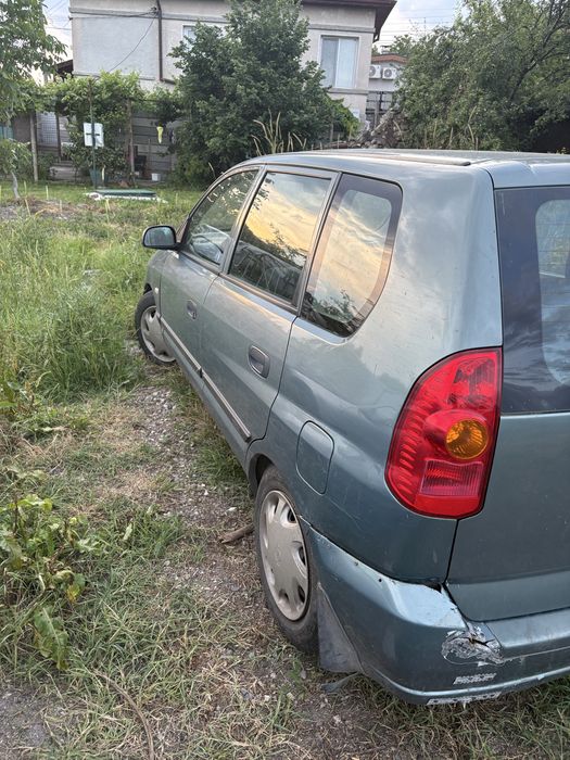 Продава се на части Mitsubishi Spce Star 2002