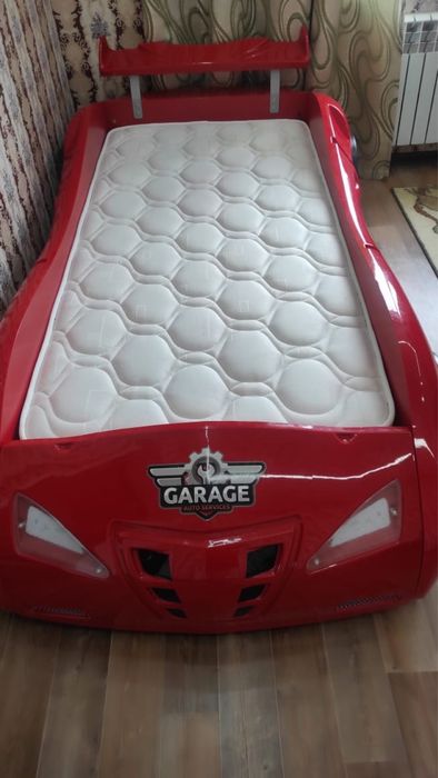 Детская кровать-автомобиль