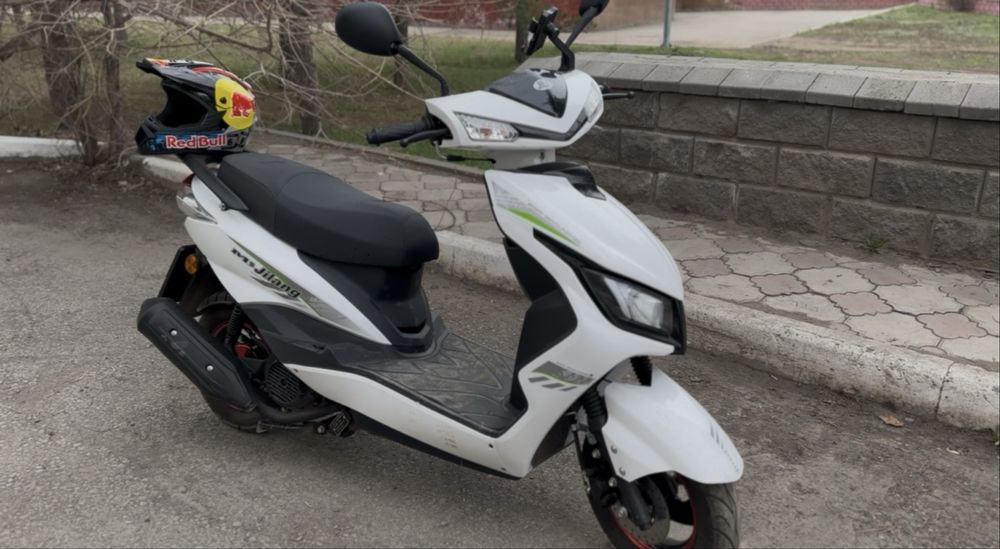 Продам момед м8 jiilang