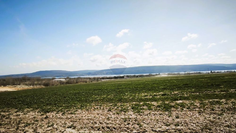 Парцел в м-т ,,Мирославови градини", с. Тополи ТЕ