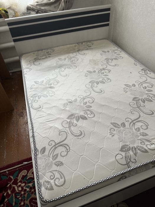 Продам двухспальную кровать