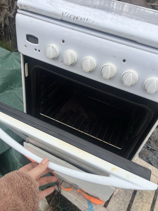 Готварска печка/фурна indesit (със грил)