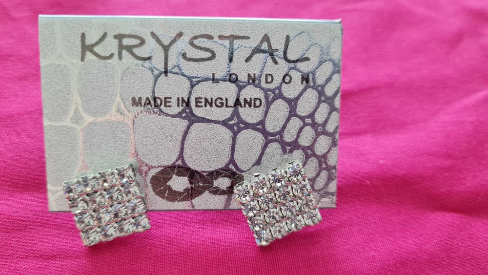Ефектни обеци с камъни Swarovski