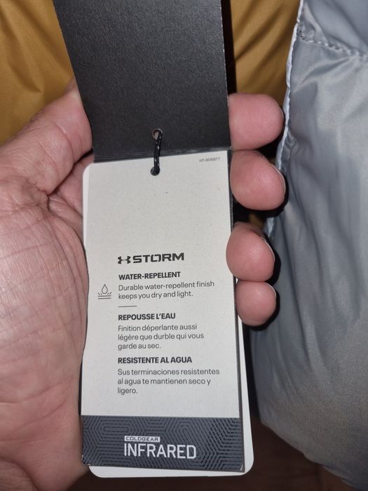Geaca Under Armour noua cu eticheta