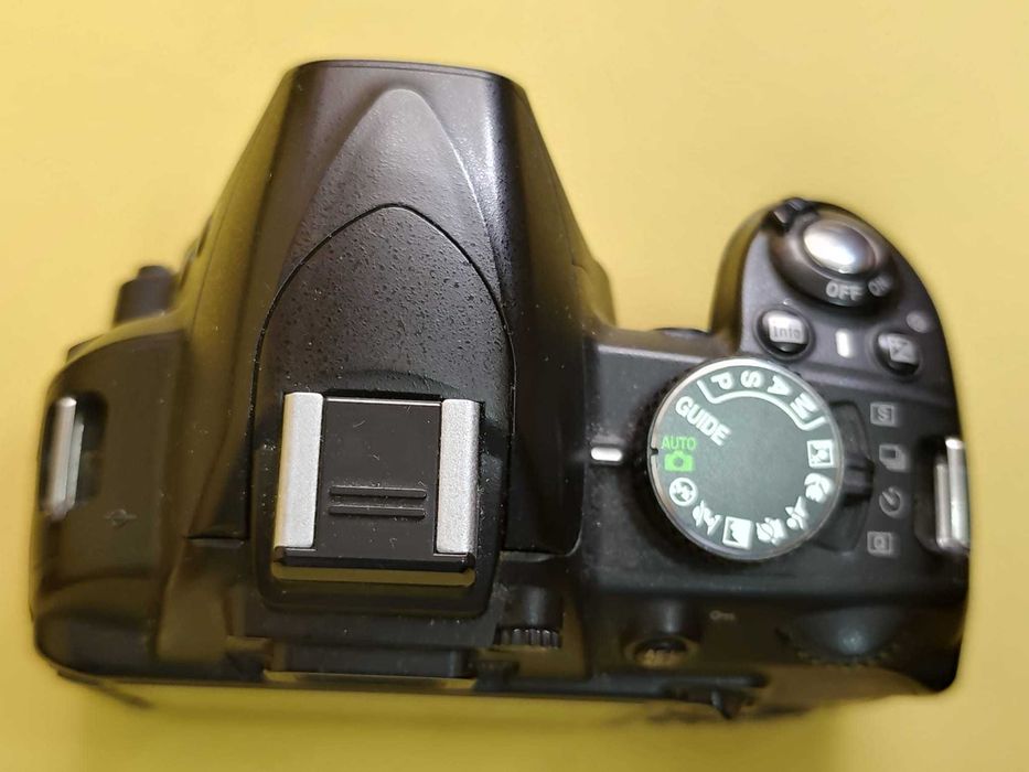 Încărcător NIKON MH-24 +2 Battery Nikon EN-EL 14. DSLR D3100 defect.