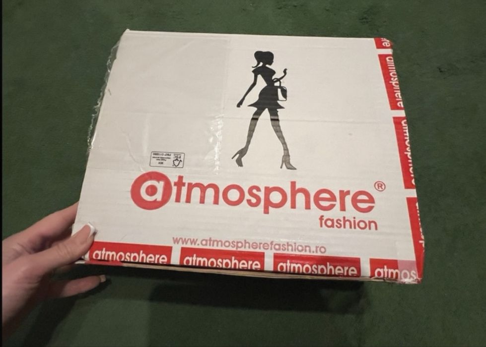 Rochie alba cu pene