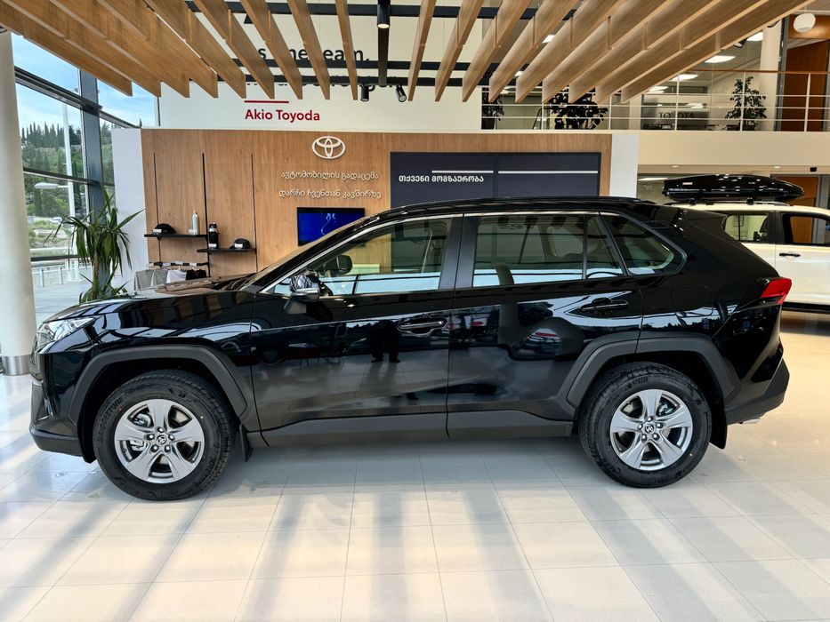 Автомобиль Toyota RAV-4