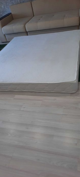 Срочно продам ортопедический матрас б/у. Размер 180×200