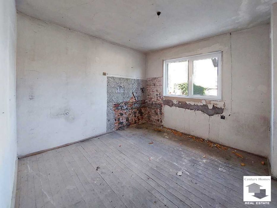 175095 Едноетажна къща за продажба, с равен двор в с. Добромирка