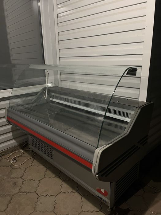 Продам витринный холодильник бу