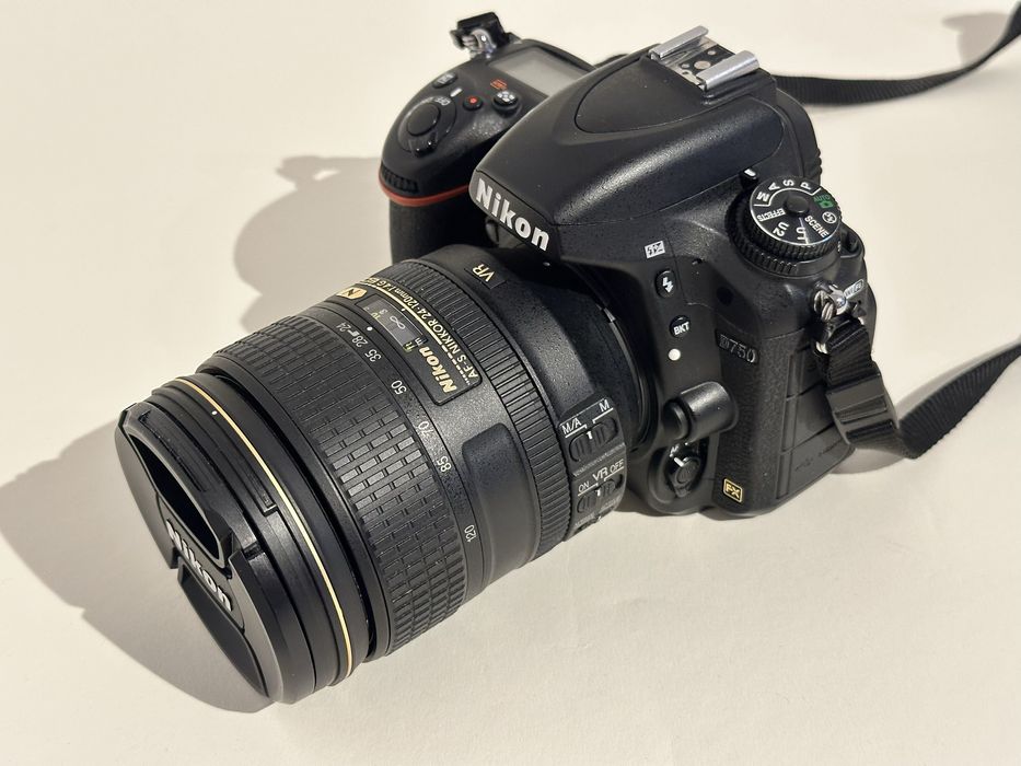 Nikon D750 + 24-120 f/4 VR Kit | 35K cadre | stare excelentă | cutie