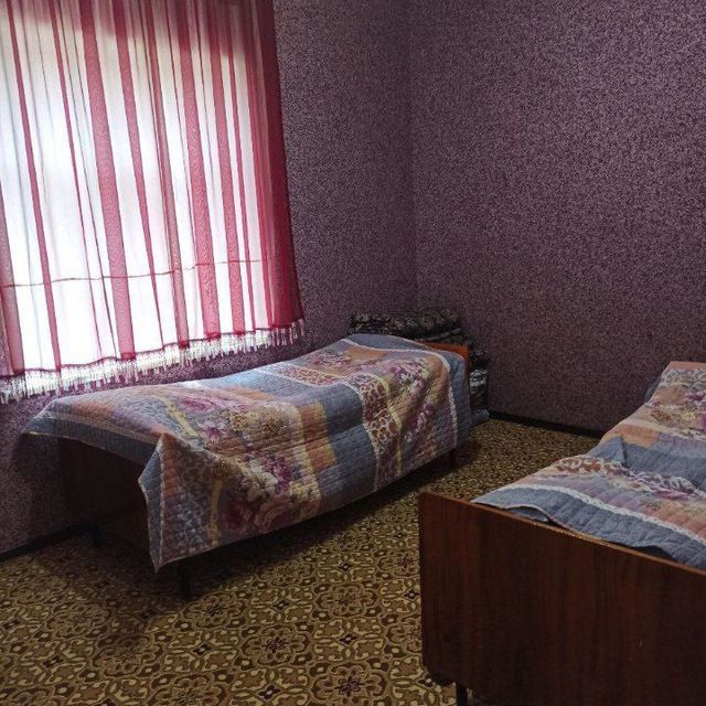 Oq tosh dacha bez makler oila va ulfatlar uchun