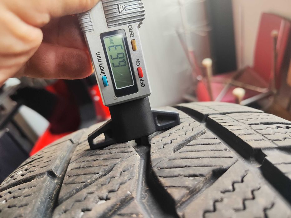 2бр.зимни гуми 235/65/16C Hankook