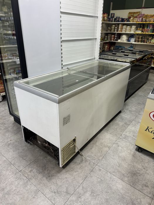 Продам морозильник витринный