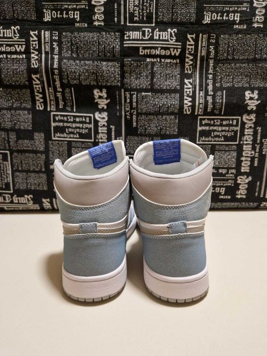 Air Jordan 1 Retro High OG Hyper Royal