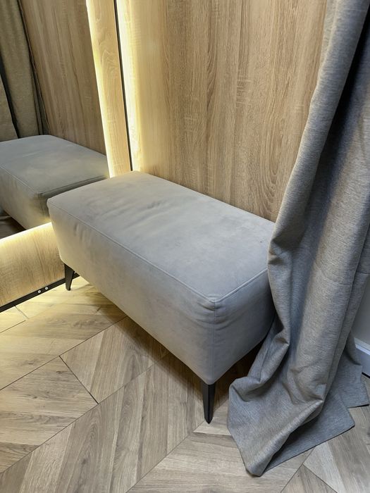 Примерочная с зеркалом и пуфиком